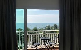 Nana Chat Bangsaen Hotel